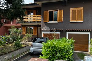 VILLA A SCHIERA A BUSSERO