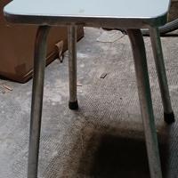 sgabello in legno e metallo