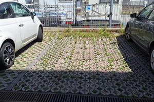 POSTO AUTO ESTERNO IN COMPLESSO COMMERCIALE, RESID