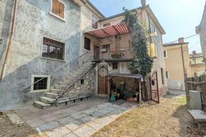 CASA DI CORTE A CAPRINO VERONESE