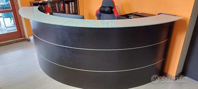 Bancone reception curvo