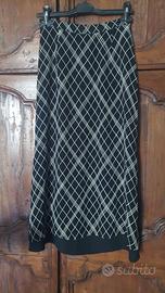 Gonna lunga da donna elegante. estiva