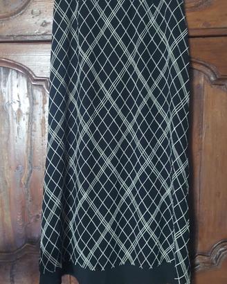 Gonna lunga da donna elegante. estiva