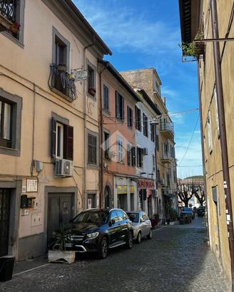 NEGOZIO A GENZANO DI ROMA
