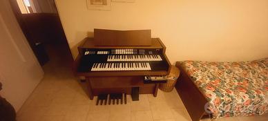 ORGANO HAMMOND