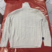 Maglione a collo alto con lavorazione a trecce