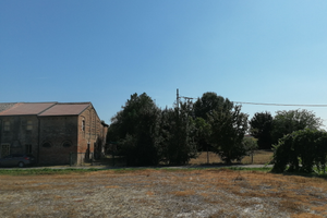 Rustico con terreno e progetto approvato