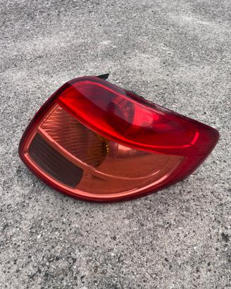 Fanale posteriore destro suzuky Dx4 2026