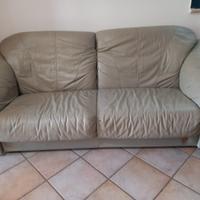 DIVANO CON POLTRONA IN PELLE