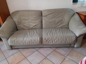 DIVANO CON POLTRONA IN PELLE