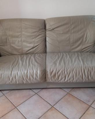 DIVANO CON POLTRONA IN PELLE