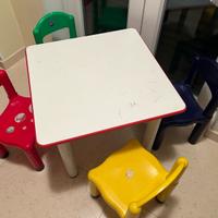 Tavolo da bambini