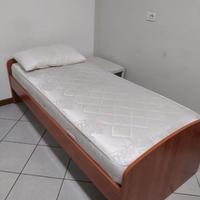 Letto singolo marrone