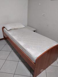 Letto singolo marrone