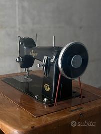 Macchina da cucire Vigor d’epoca con mobile origin