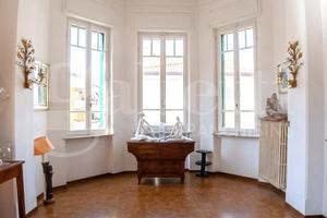 Porzione di bifamiliare in villa anni '20