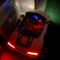 Audi R8 Elettrica con telecomando mp3 2-7anni