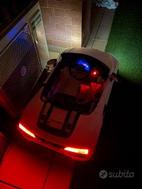 Audi R8 Elettrica con telecomando mp3 2-7anni