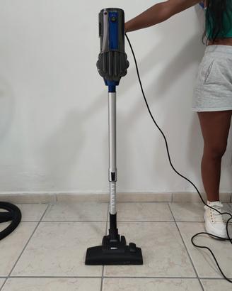 Aspirapolvere usata ma funzionante 