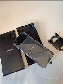 Samsung Galaxy ZFlip 4 - 256GB, COME NUOVO