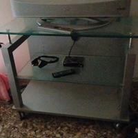 Carrello porta TV in metallo e vetro