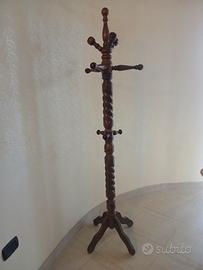 Appendiabiti da terra in legno