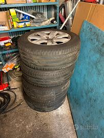 Set di gomme  compresi cerchi