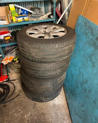 Set di gomme  compresi cerchi