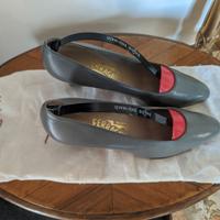 Scarpe Ferragamo grigie