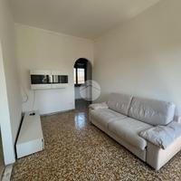 2 LOCALI A VALENZA