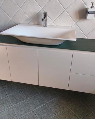 Mobile bagno sospeso 