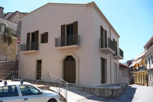 Casa con giardino nel centro di Ficarra (ME)