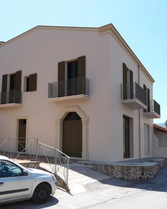 Casa con giardino nel centro di Ficarra (ME)
