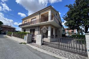 CASA SEMINDIPENDENTE A ASSISI