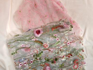 Stock di tessuto tulle ricamato