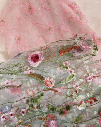 Stock di tessuto tulle ricamato