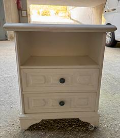 Comodino con due cassetti