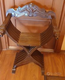 Savonarola con braccioli a testa di leone