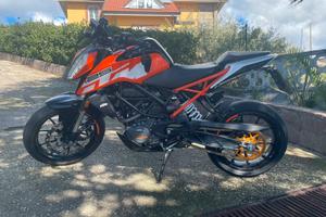 KTM duke 125
