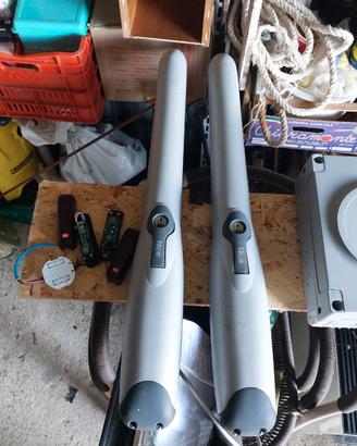 MOTORI PER CANCELLI AUTOMATICI