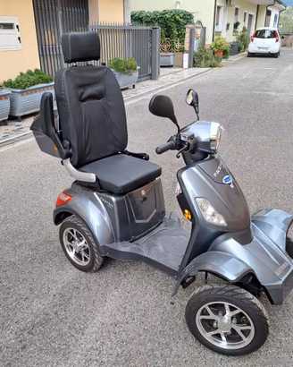 CARROZINA ELETTRICA PER DISABILI