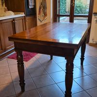 Tavolo in noce nazionale