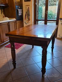 Tavolo in noce nazionale