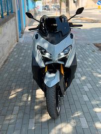 YAMAHA  T-MAX 560