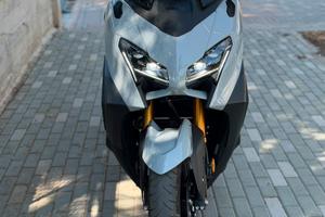 YAMAHA  T-MAX 560