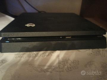 PlayStation 4 PS4 con giochi e joystick 