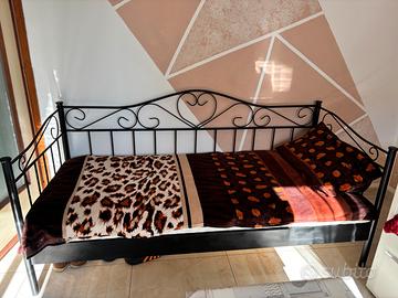 Divano letto in ferro battuto