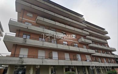 TRILOCALE IN ZONA CENTRALE CON BOX AUTO