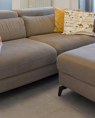 DIVANO 3 POSTI CON POUF