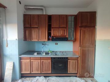 Cucina legno massello anni '70